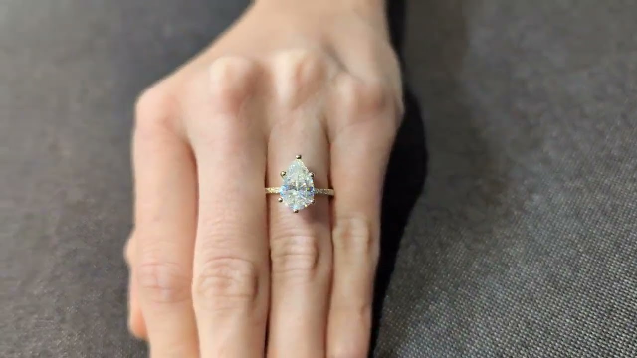 CVD, HPHT and Moissanite Diamonds Manufacturer & Trader.