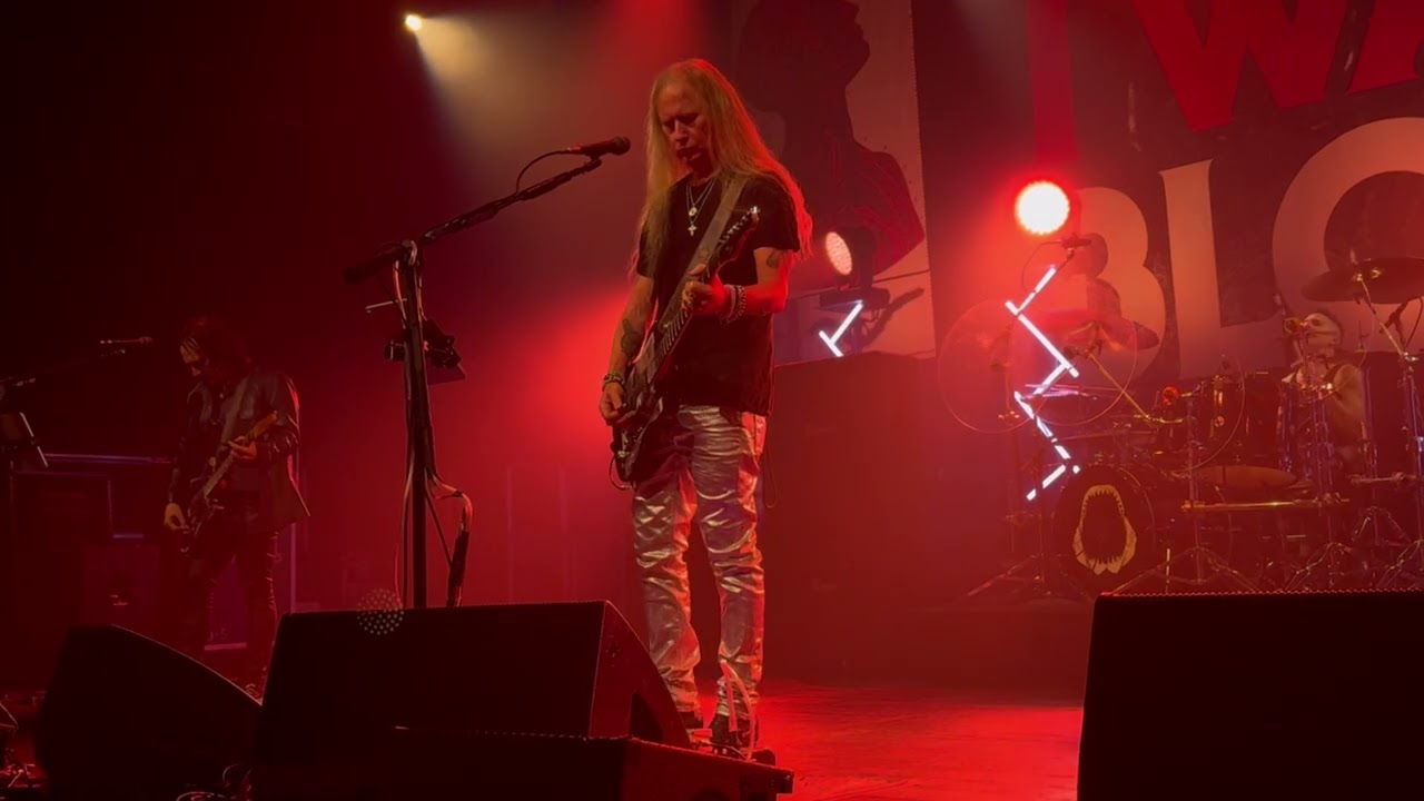 JERRY CANTRELL Performs ATONE Feat. Roy on Drums & Jerry & Zach on Vocals at House of Blues 8/27/25