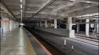 E657系K7編成 [1号車9号車ふくしまDCロゴ] が北千住駅3番線を通過しないシーン (2026.4.20.10:27)