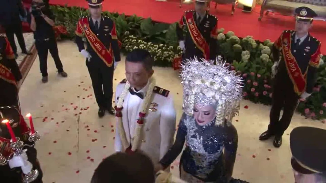 Pedang Pora Akpol 2018 Iptu Febby & Iptu Gina