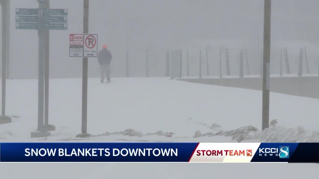 Snow blankets downtown Des Moines