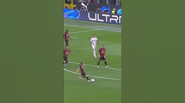 SAVE GILA EMIL AUDERO! 😱 Kiper Indonesia Tepis Roket Modric | Cremonese vs AC Milan 2-1