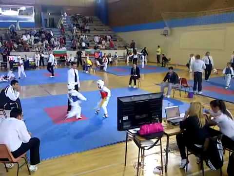 MARKO MIHAILOVIC prva takmičarska borba TAEKWONDO - YouTube