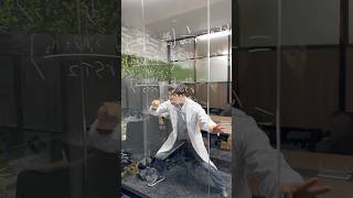 部下が会社の壁に落書きして上司がブチギレました。