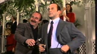 MADAME TAUSSAUDS | Bob Hoskins | Madame Tussauds | TN-87-084-022