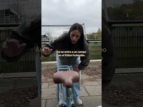 Así entran a los campos de fútbol en Países Bajos 🇳🇱