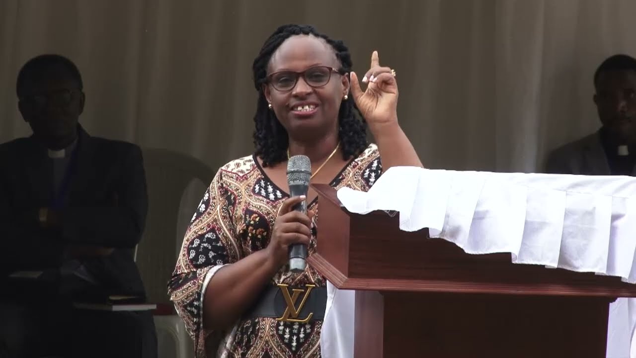 EAR:Ikiganiro cyuje impanuro Dr.Uster Kayitesi  yatanze afungura  umwiherero w'aba Pastoro ikabuga