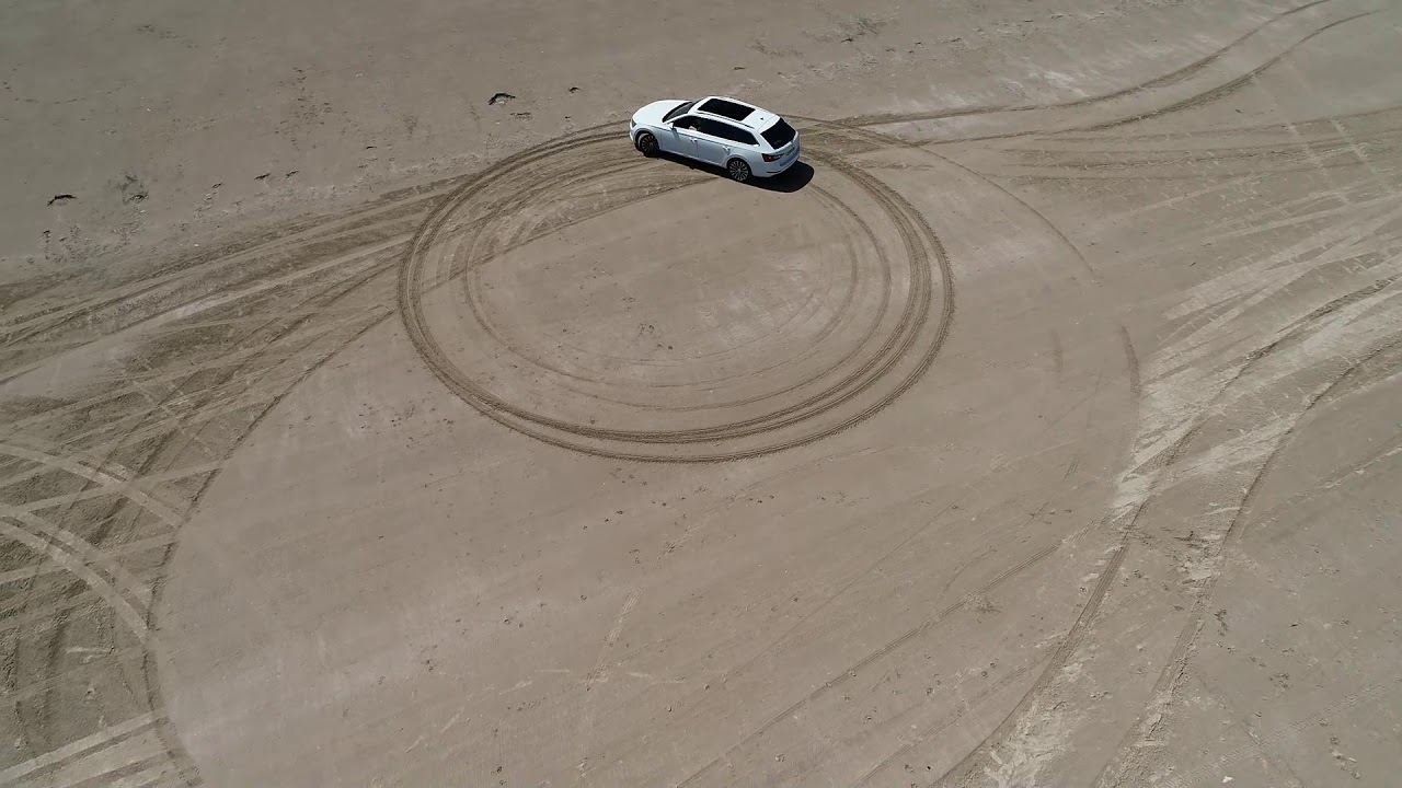 Black rock sands Porthmadog, Skodas on the beach - YouTube