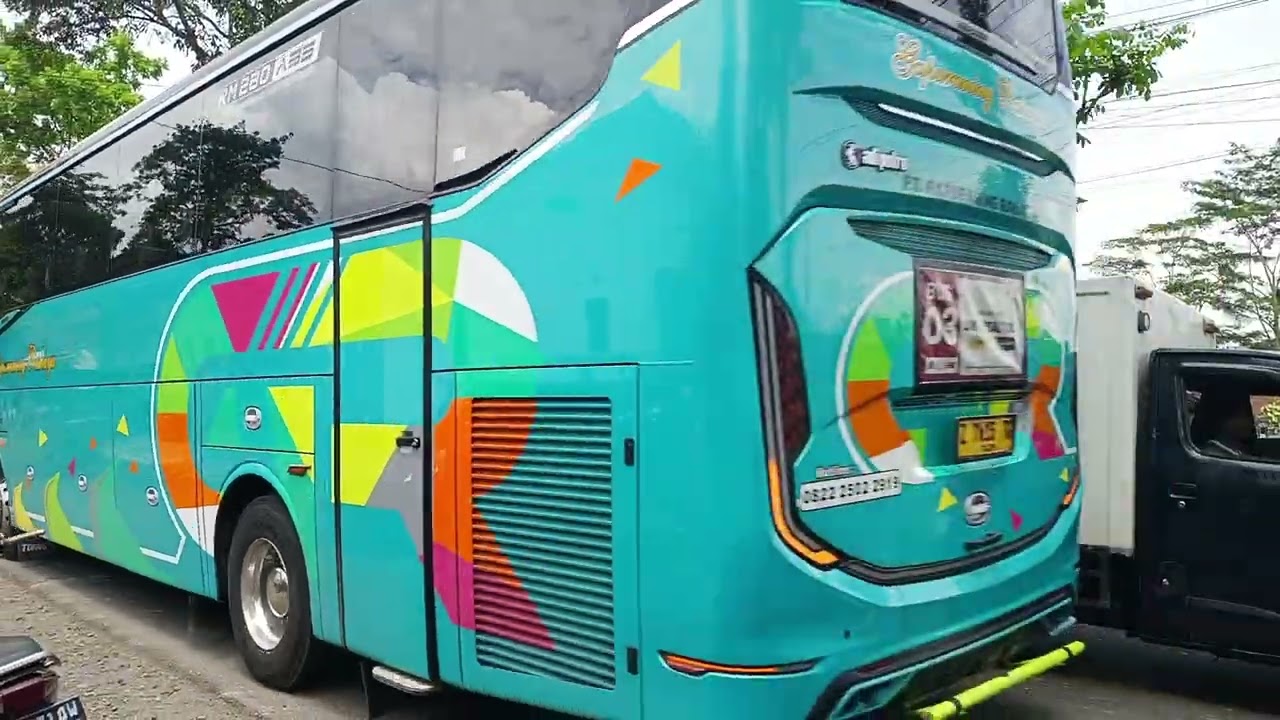 Rombongan Outing Class SMP Negeri 1 Rowokele, Kebumen berangkat menuju Jakarta - Bandung