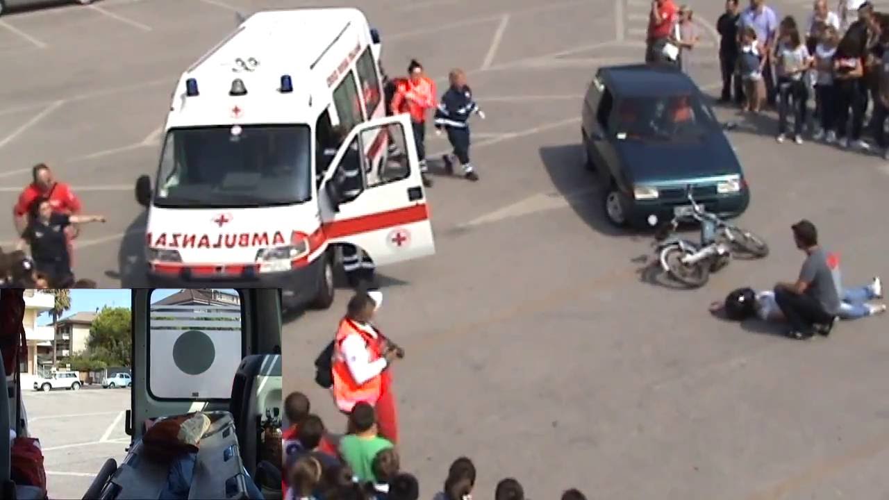 Croce Rossa Giulianova - simulazione incidente stradale Alba Adriatica 2011