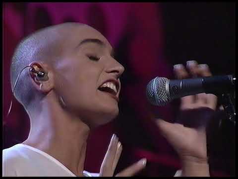 Wideo: Sinead O'Connor zaprasza Papieża na American Music Awards