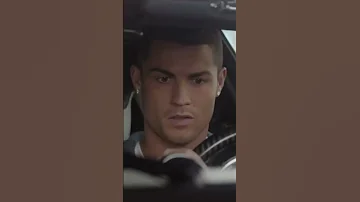 Ronaldo Jette Son Fils Par Dessus Le Toît 
