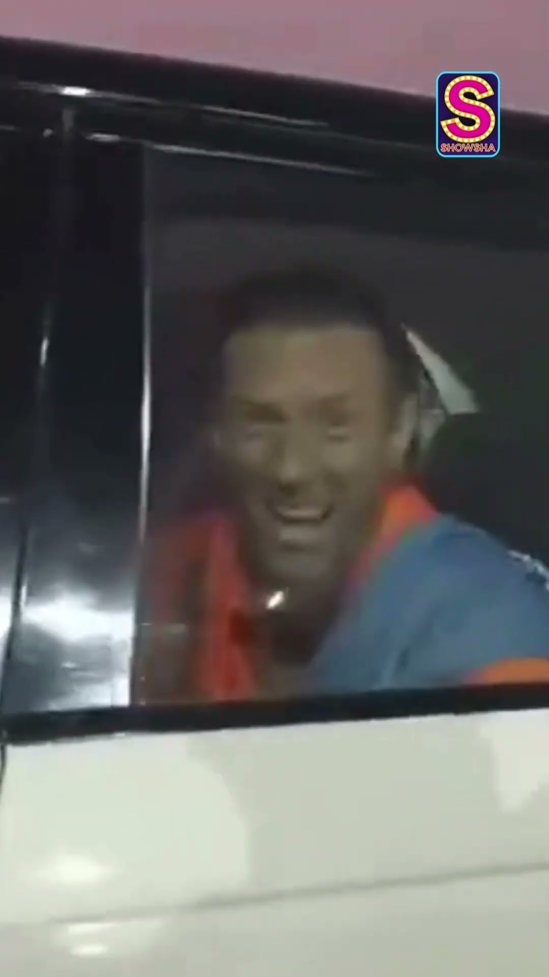 Coldplay’s Chris Martin Reaches Prayagraj To Attend Maha Kumbh With Firlfriend Dakota Johnson | N18S