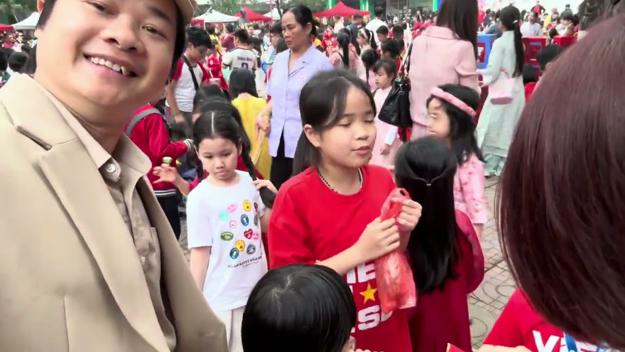 Hội chợ xuân Trường Lê Quý Đôn các con học