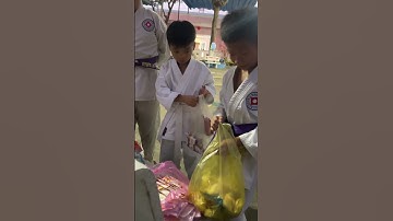 Võ Sinh Góp Bánh Kẹo Cho Buổi Tiệc Tất Niên #shortvideo #shortsviral #shorts #short  #quanghaindk