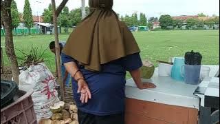 'Beli Es Kelapa Muda_ Dapat Ibu Semok Bokong Gede..