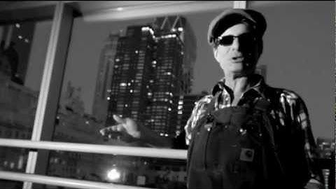 David Lee Roth tells the story behind the "no brown M&Ms" legend