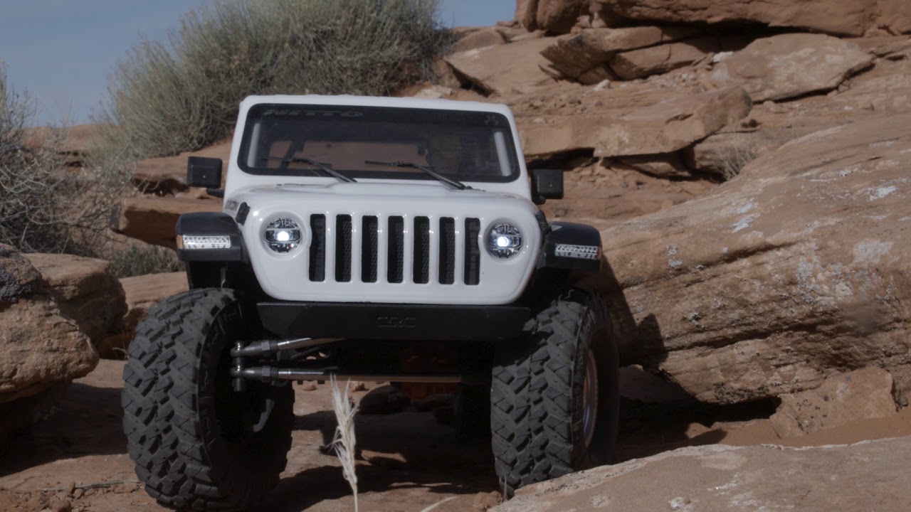 Up close with the Axial AXI03007 SCX10™ III Jeep® Wrangler Rubicon JLU Kit  - YouTube