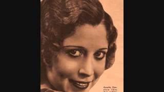 Video thumbnail of "Annette Hanshaw - Am I Blue? (1929)"