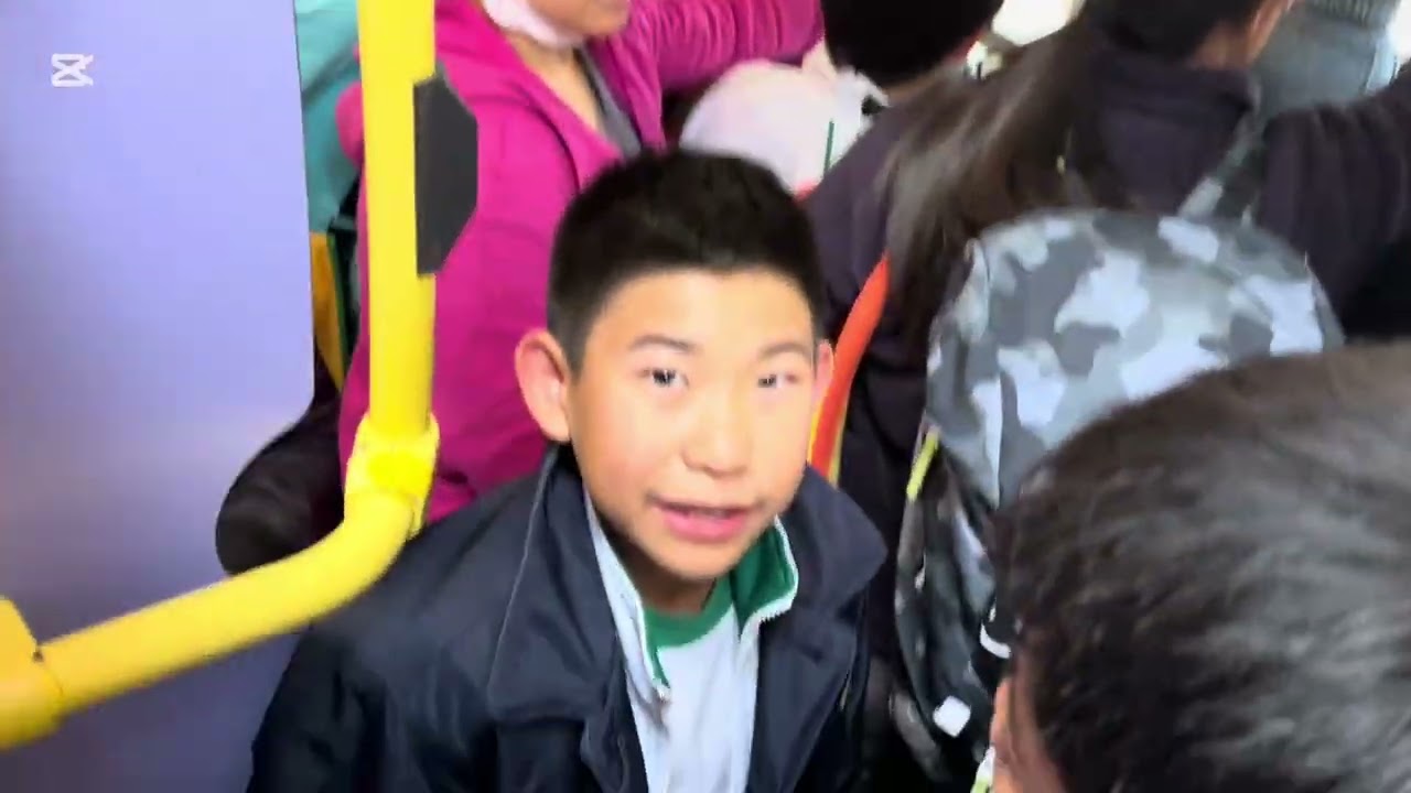 200訂閱神秘影片￼見車就上