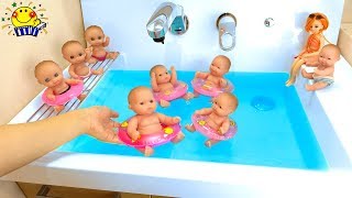 リカちゃんとリアル赤ちゃんがプールで水遊び★