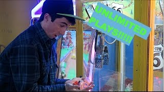 GETING UNLIMITED FREE PLAYS ON THE CLAW MACHINE! (IT WORKS) screenshot 5