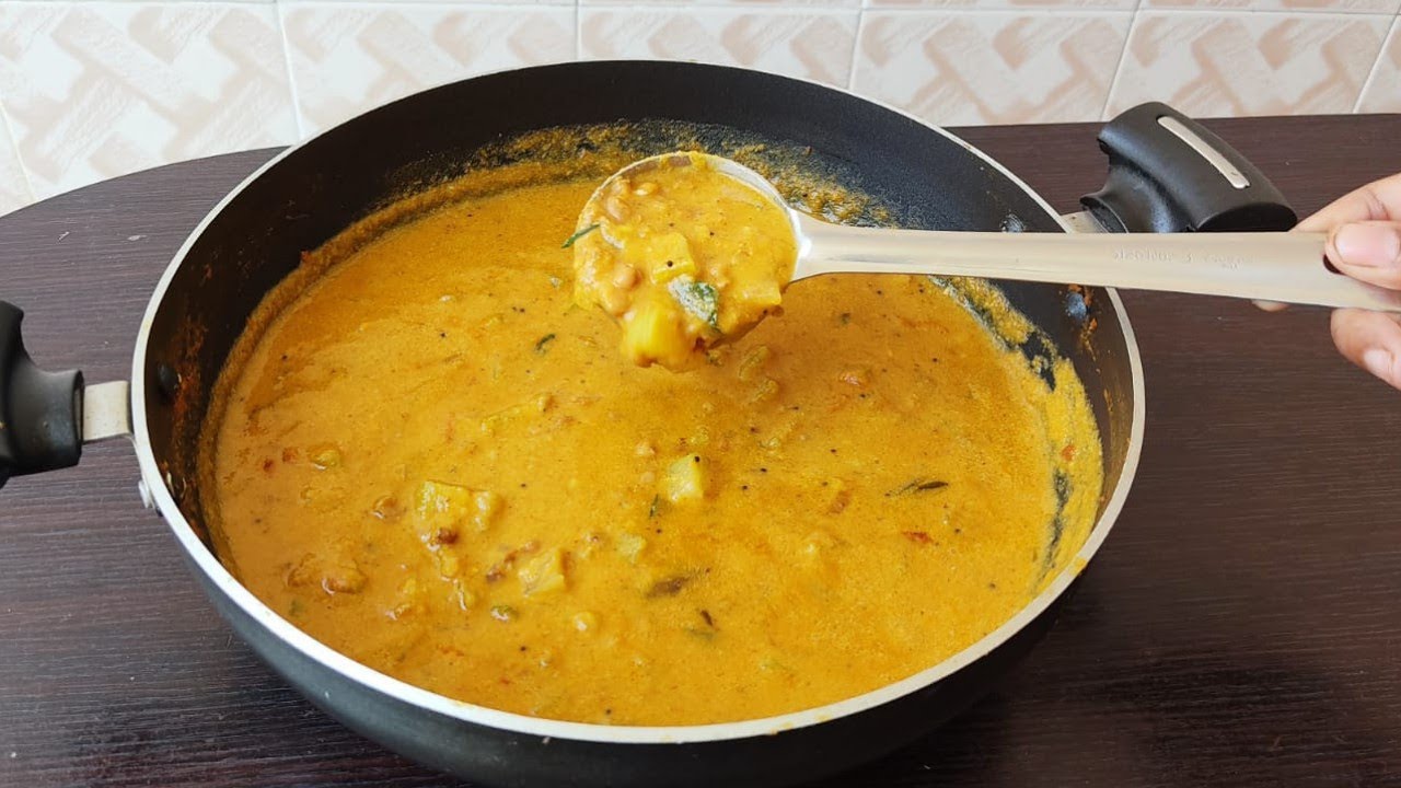 Sorakkai thattapayaru kulambu in tamil/ bottle gourd cowpeas gravy