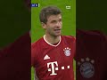 Thomas Muller DID NOT agree with this referee 😳