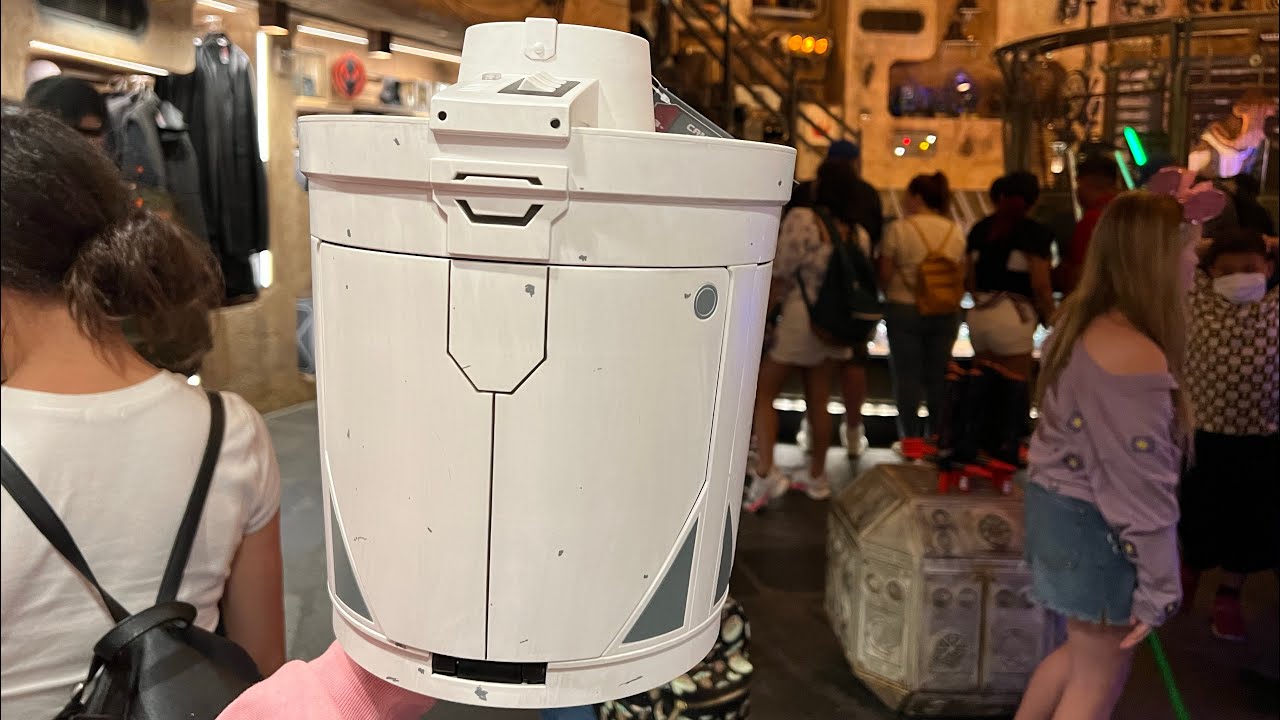 Hands on the Star WARS Camtono Safe from galaxy’s edge Disneyland