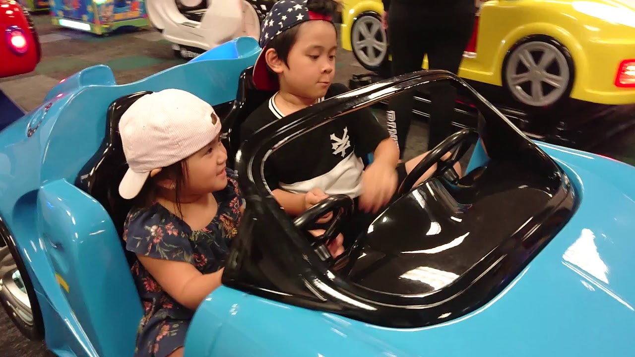 Chuck e cheese 🧀 playing with my sister YouTube