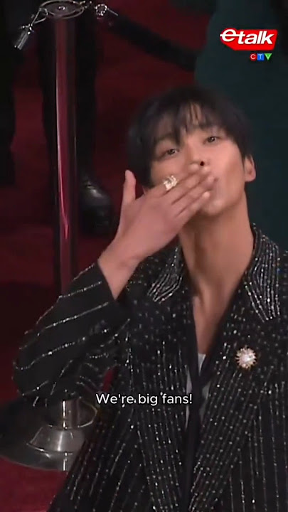 #Rowoon blowing kisses at ETalkCTV hosts who are big fans. #RowoonAtOscars2025 #Oscars2025 #로운 #ロウン