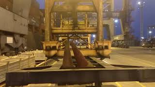 Proses pemindahan frame OH di Pelabuhan JICT