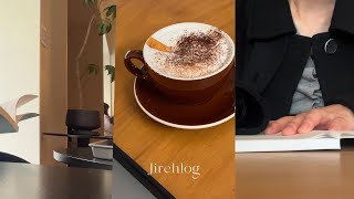 vlog｜일상로그｜잔잔한 일상｜한 해 끝자락의 기록｜몰입하기 좋은 카페｜첫눈과 겨울 시작ㅣ다가오는 연말ㅣ면접 준비ㅣ디자인 페어, 전시ㅣ기록하는 일상