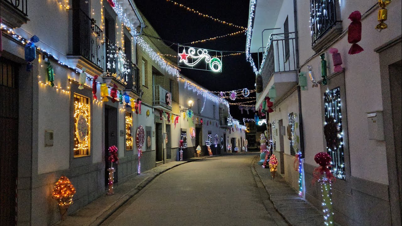 Preciosas las calles y rincones de Alcaracejos engalanados con motivos navideños
