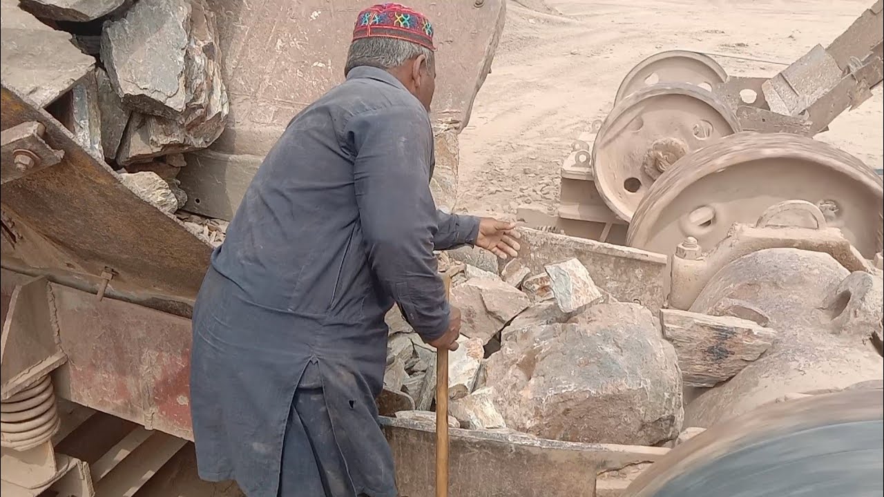 Fast Jaw Crusher.Giant Rock Crushing plant.Satisfying Crushing