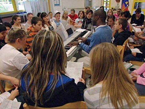 Students of the Hauptschule Nord in Gtersloh getti...
