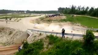 Otomobi̇l Uçar Gi̇der...