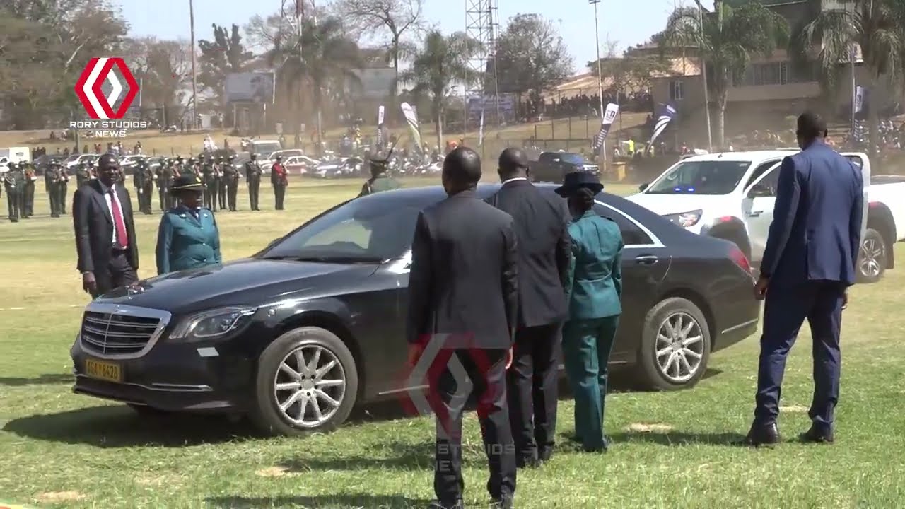 Вице-президент Чивенга и Амай Чивенга прибыли на сельскохозяйственную выставку в Хараре