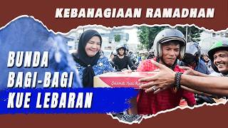Tugu Adipura Bandar Ldanung Heboh  Bunda Bagikan 10 Ribu Box Kue Lebaran Kepada Warga