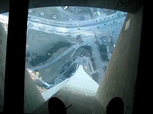 The Cn Tower Glass Floor You