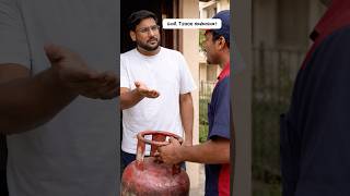 గ్యాస్ సిలిండర్ Scam!! - డెలివరీ అబ్బాయ్ ఎక్కువ డబ్బులు అడుగుతున్నాడా? #lpgshortage #gascylinder