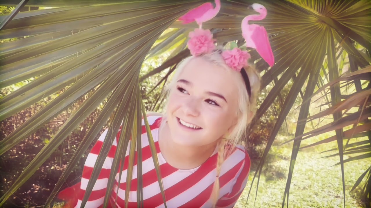 Sami Thompson - Sandy Christmas 2021 (Official Music Video)
