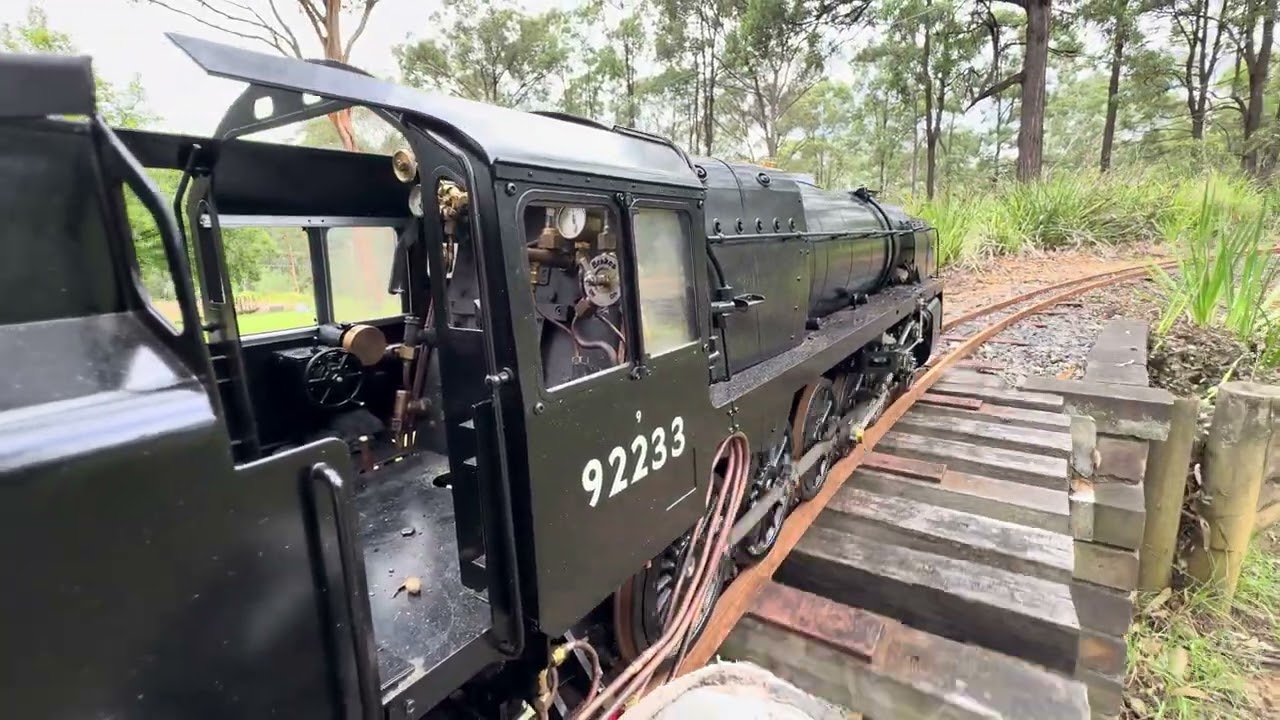 9F on a slow trip up the grade - 54 wagons in tow
