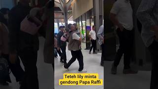 Momen Raffi Ahmad dan Nagita Slavina jalan-jalan