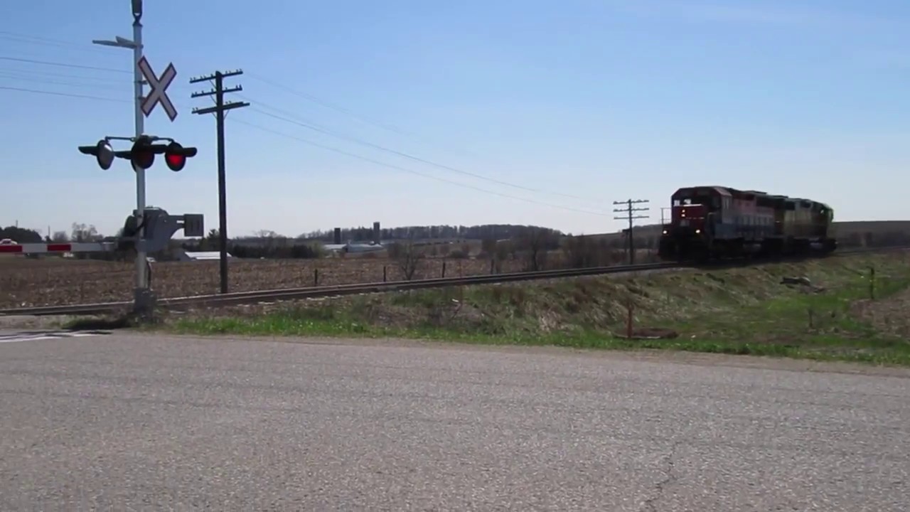 GEXR 4095 and LLPX 2236 headed east to rescue GEXR 431