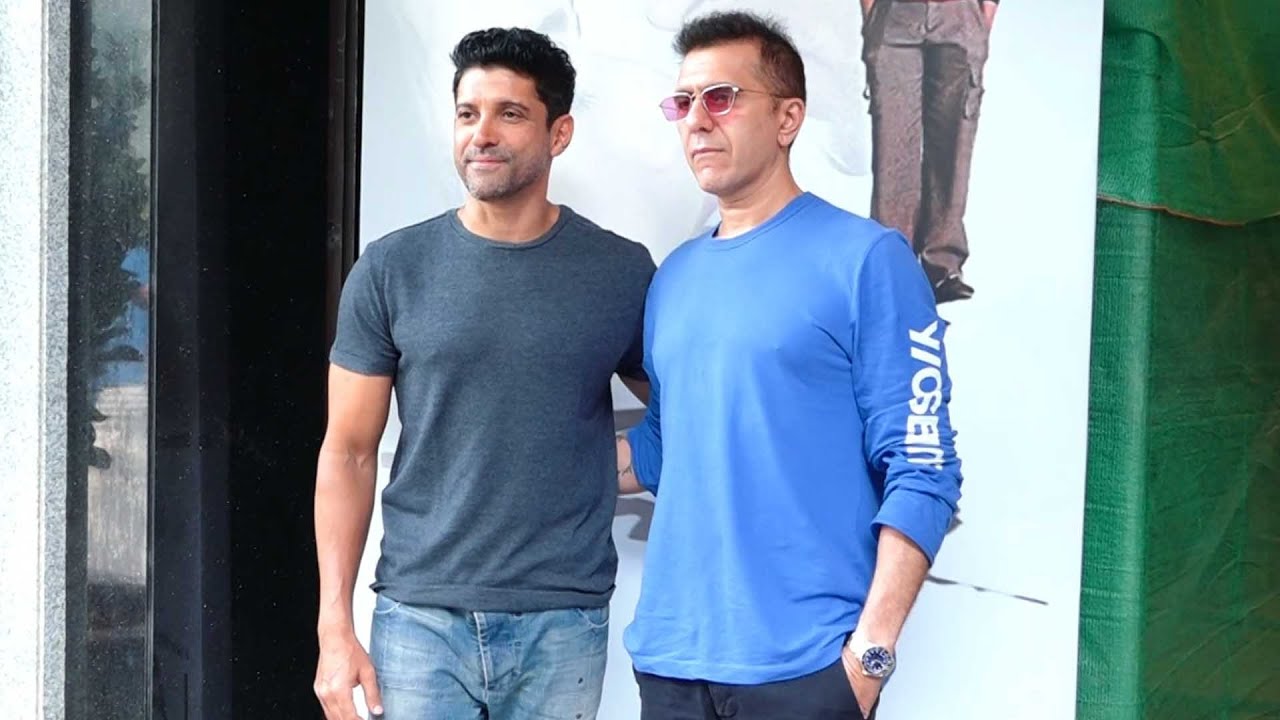 Farhan Akhtar And Ritesh Sidhwani Spotted At Juhu PVR - YouTube
