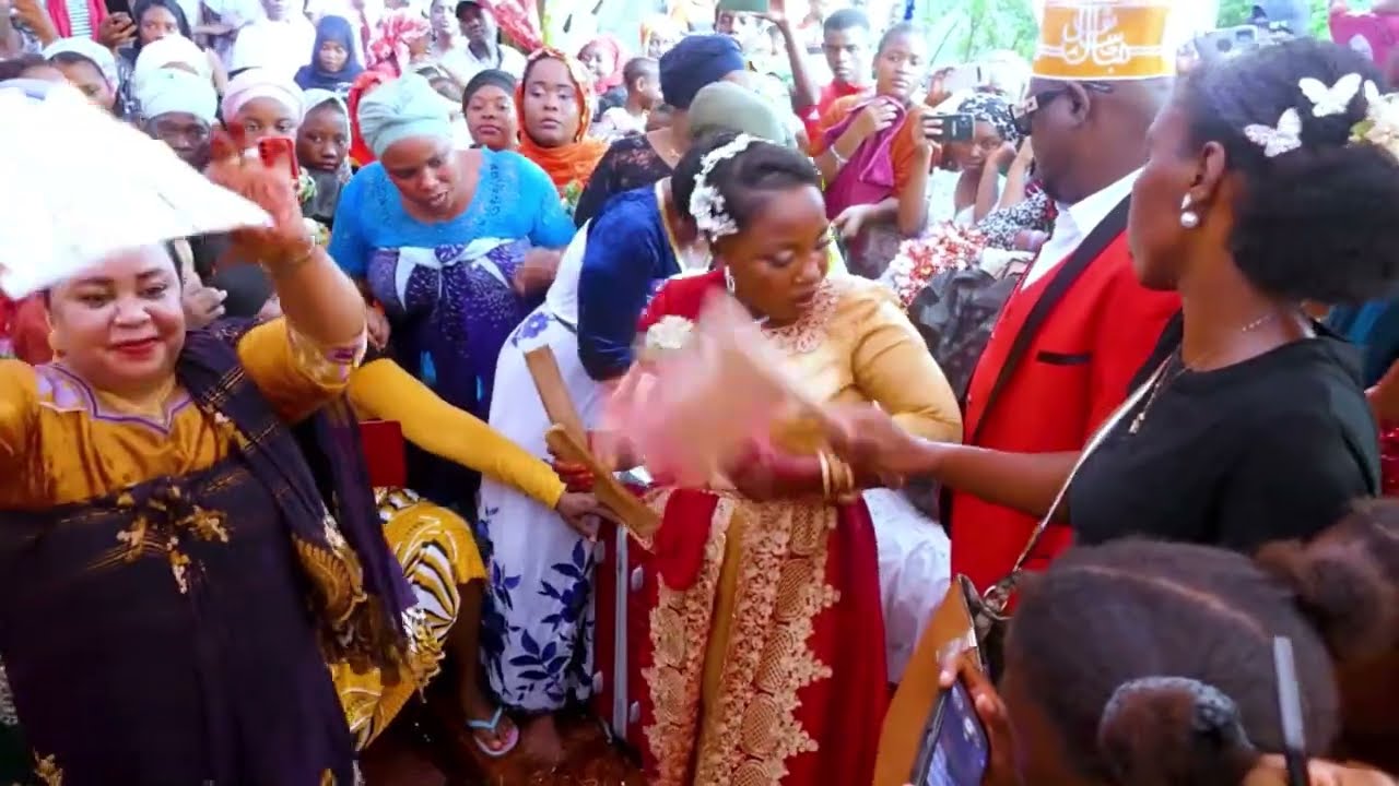 Kay_ Manzaraka Mr Andjilane et Mme Fainour_Vidéos Officiel