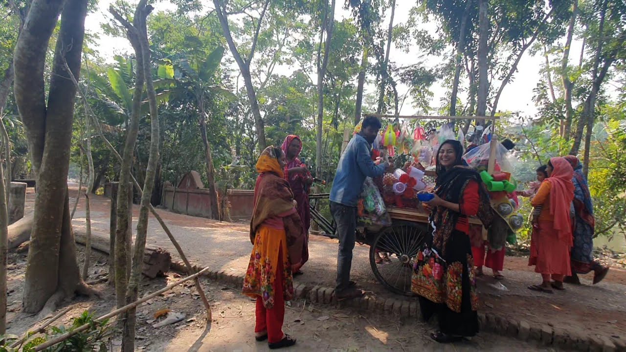 The hawker brought plastic items worth 10 taka, 20 taka in village || 