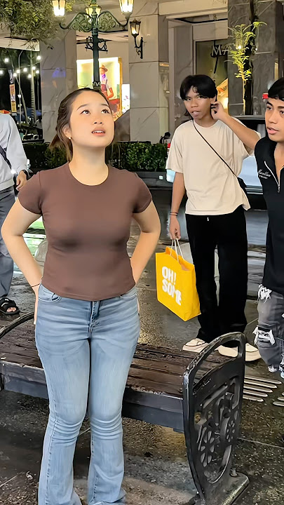 girl’s ripped pants prank #funny #comedy #pranks #shortvideo