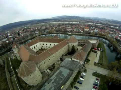 Aerial video of Fagaras mediaval fortress - "Cetatea Fagarasului"